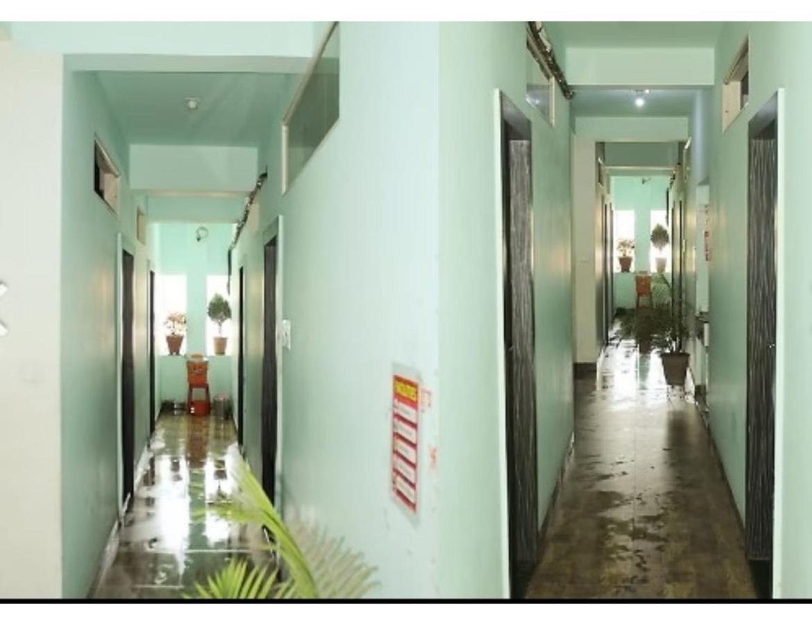 Hotel Adarsh, Ujjain Esterno foto